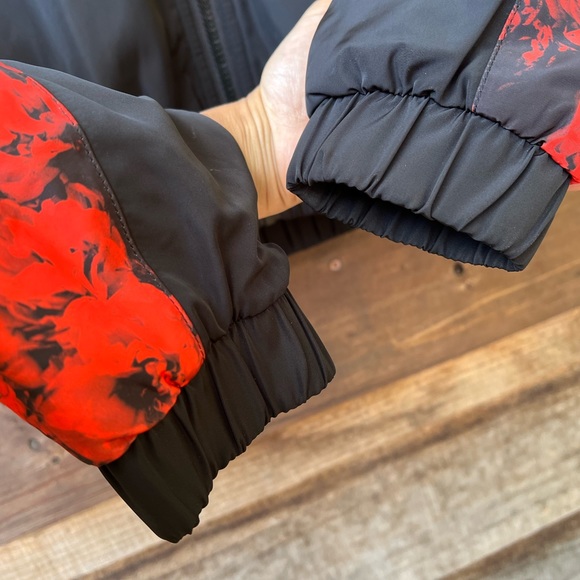 ALO Yoga duality reversible fleece lined zip puffer jacket color block red black - Picture 7 of 16